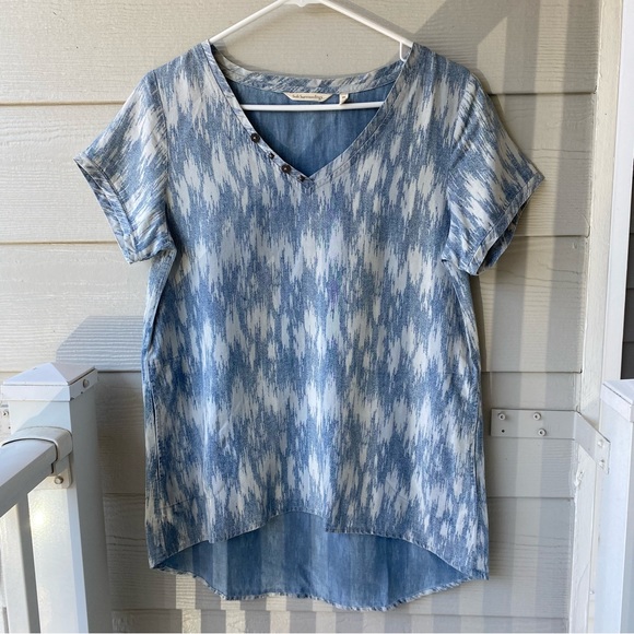 Soft Surroundings Tops - SOFT SURROUNDINGS Patterned Chambray Short Sleeved Shirt With Pockets
